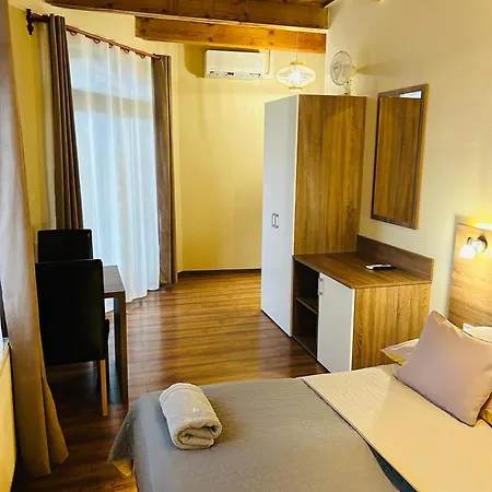 Harmonia Vendeghaz בית הארחה 3*