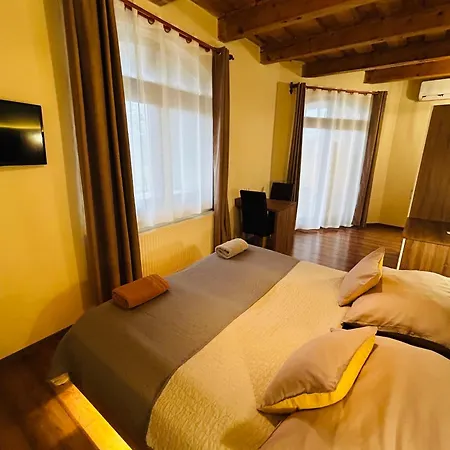 Pensión Harmónia 3*